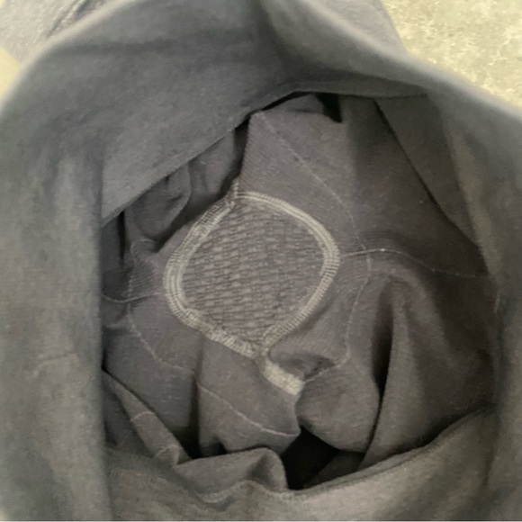 Lululemon in The flow crop gray leggings size 4 - Picture 6 of 6